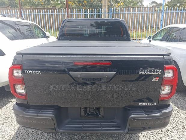 Toyota Hilux 2021 Black