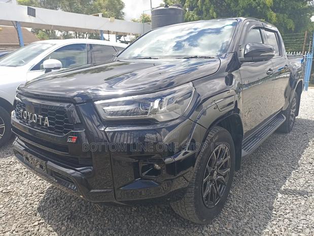 Toyota Hilux 2021 Black