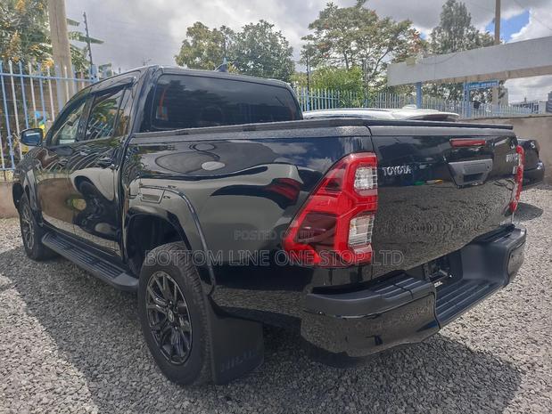 Toyota Hilux 2021 Black