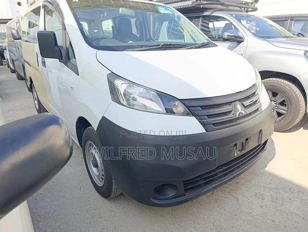 Nissan NV200 2019 White
