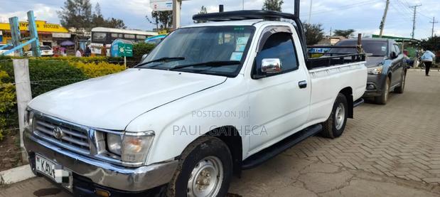 Toyota Hilux 1998 White