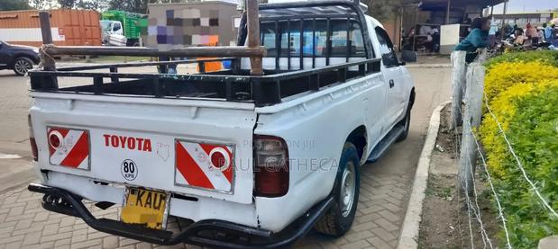 Toyota Hilux 1998 White