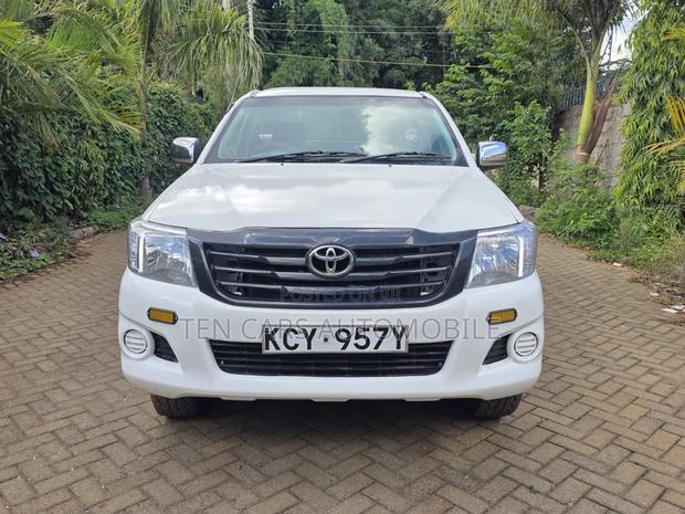 Toyota Hilux 2012 White