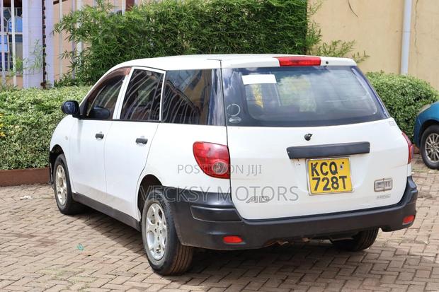 Nissan Advan 2011 White