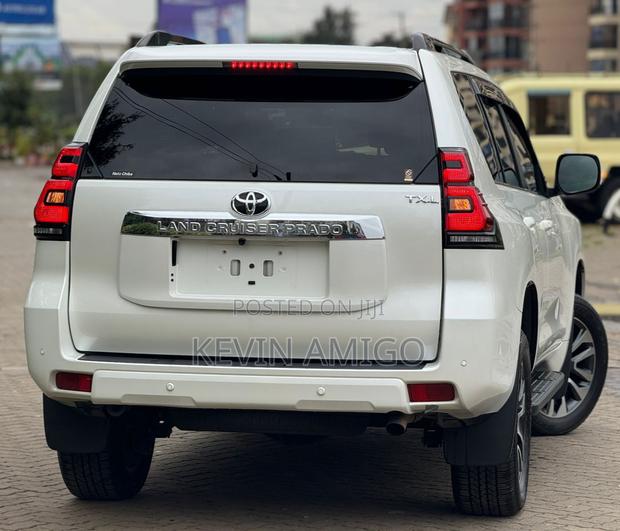 Toyota Land Cruiser Prado 2.8 2021 White