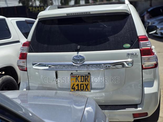 Toyota Land Cruiser Prado 2.8 2017 White