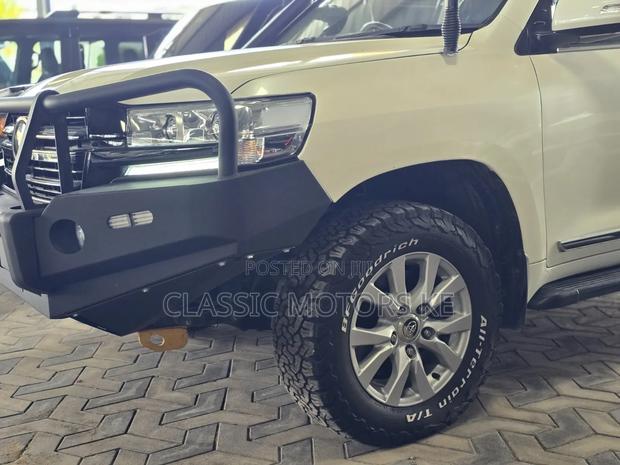 Toyota Land Cruiser 4.5 V8 TD 2018 White