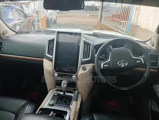 Toyota Land Cruiser 2012 White
