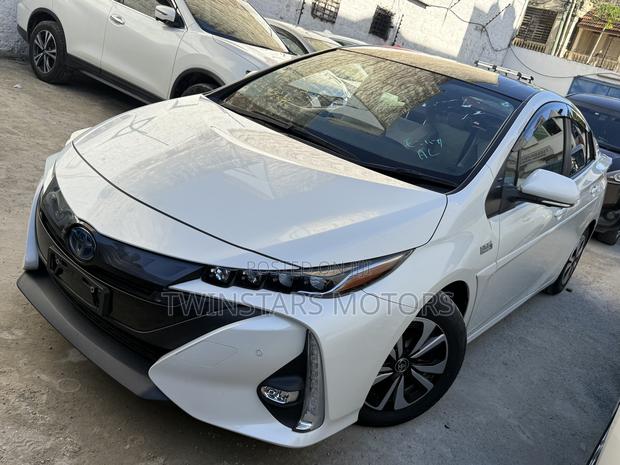 Toyota Prius 2019 White