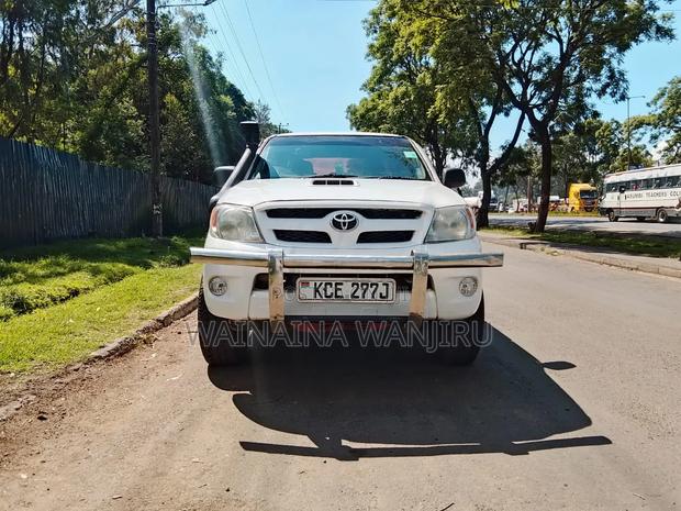 Toyota Hilux 2009 White