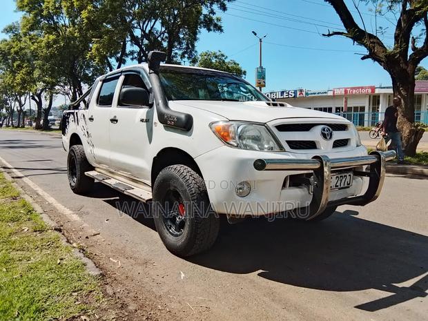 Toyota Hilux 2009 White