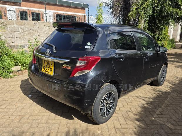 Toyota Vitz 2015 Black