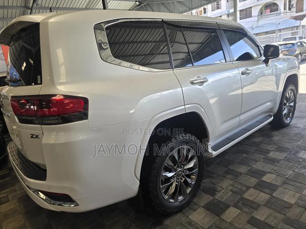 Toyota Land Cruiser 2024 Pearl