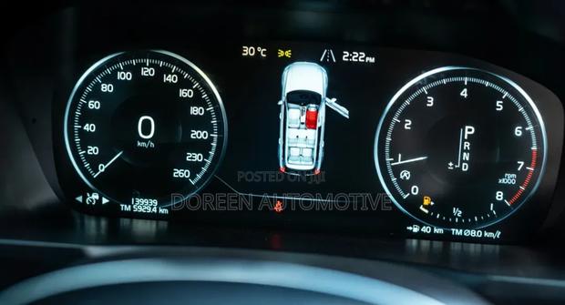 Volvo XC90 T5 Momentum AWD 2018 Black