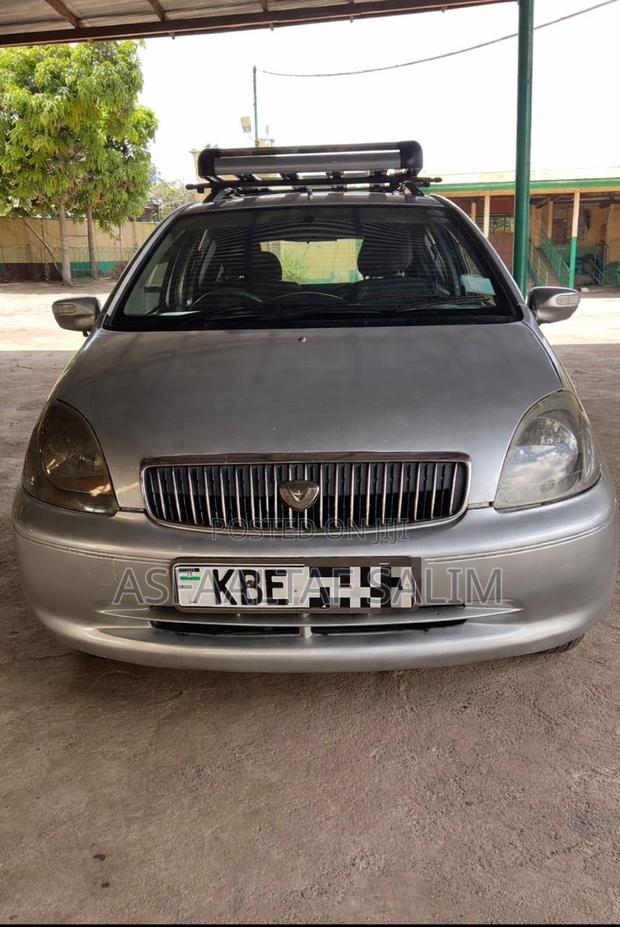 Toyota Vitz 2001 Silver