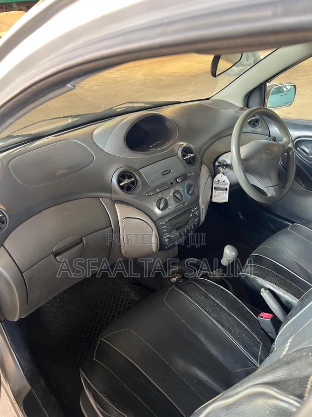 Toyota Vitz 2001 Silver