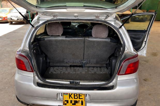 Toyota Vitz 2001 Silver