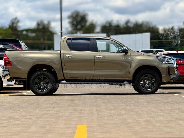 Toyota Hilux 2022 Gold