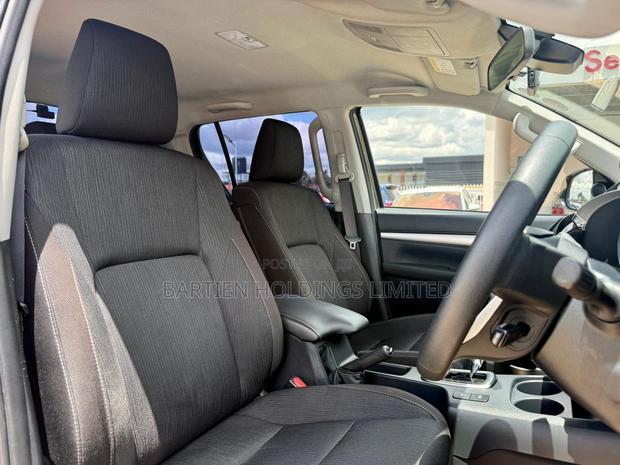 Toyota Hilux 2022 Gold