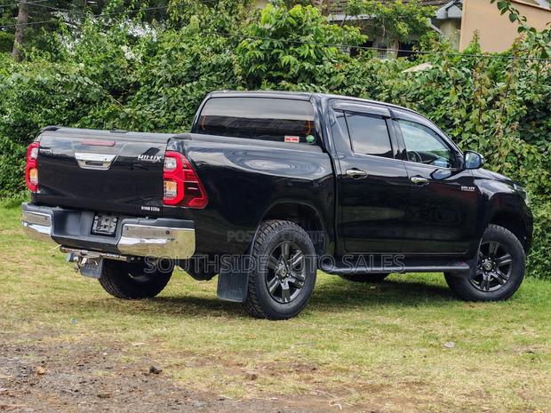 Toyota Hilux Revo Double Cab Deisel 2.4 AWD 2021 Black