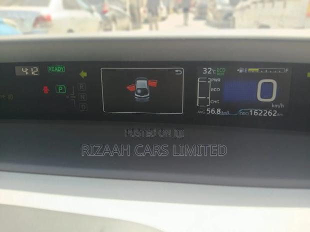 Toyota Prius 2019 White