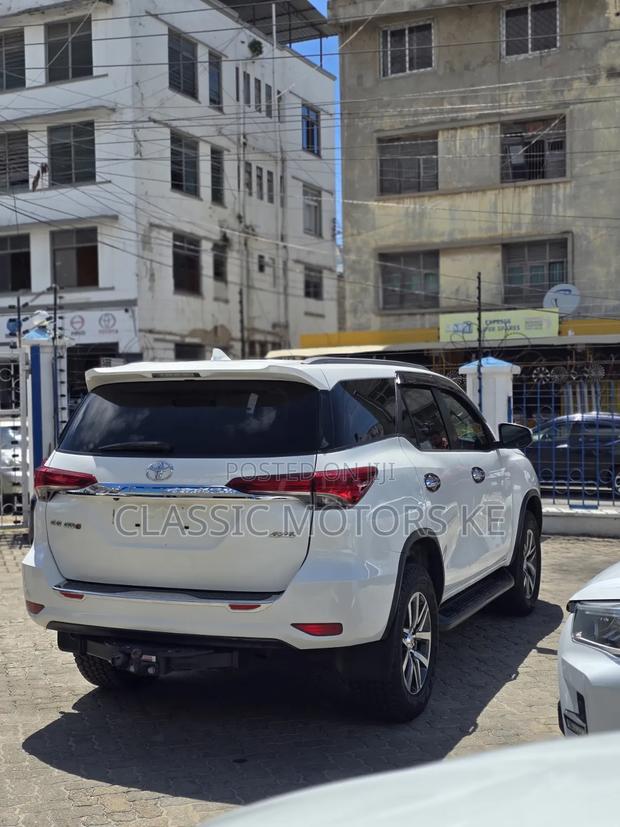 Toyota Fortuner 2.8 D AWD 2019 White