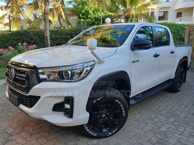 Toyota Hilux Revo Double Cab Deisel 2.4 AWD 2019 White