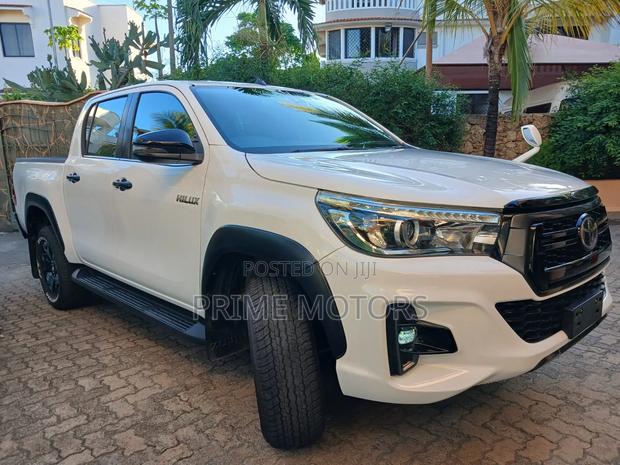 Toyota Hilux Revo Double Cab Deisel 2.4 AWD 2019 White