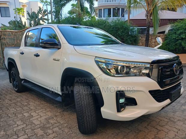 Toyota Hilux Revo Double Cab Deisel 2.4 AWD 2019 White
