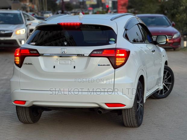 Honda Vezel 1.5 Hybrid 4WD 2018 White