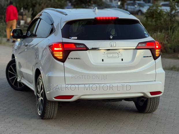 Honda Vezel 1.5 Hybrid 4WD 2018 White