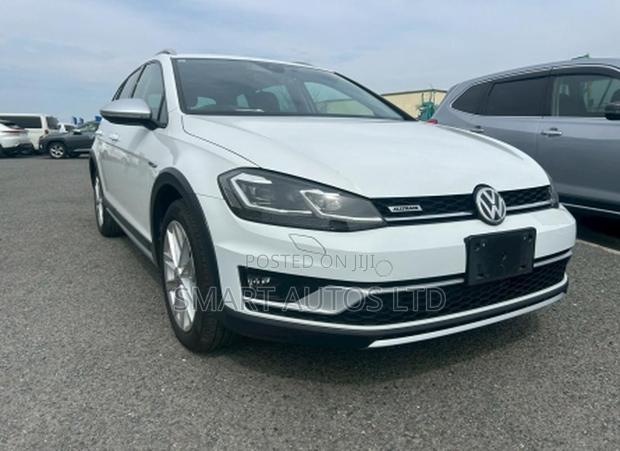 Volkswagen Golf Variant 2019 White
