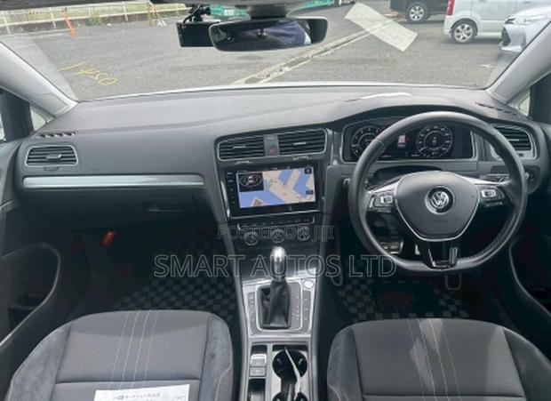 Volkswagen Golf Variant 2019 White