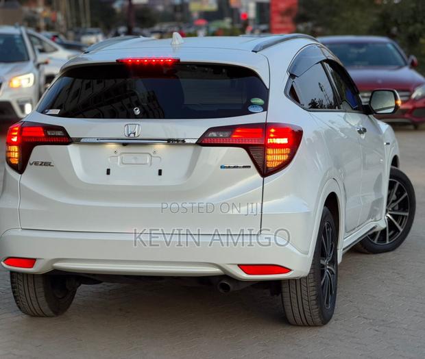 Honda Vezel 2018 White