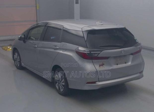 Honda Fit Shuttle 1.5 Hybrid 2WD 2019 Silver