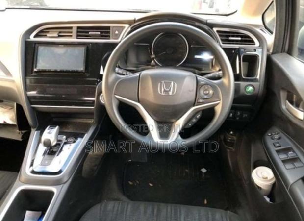 Honda Fit Shuttle 1.5 Hybrid 2WD 2019 Silver