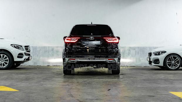 Toyota Harrier 2.0 4WD 2018 Black