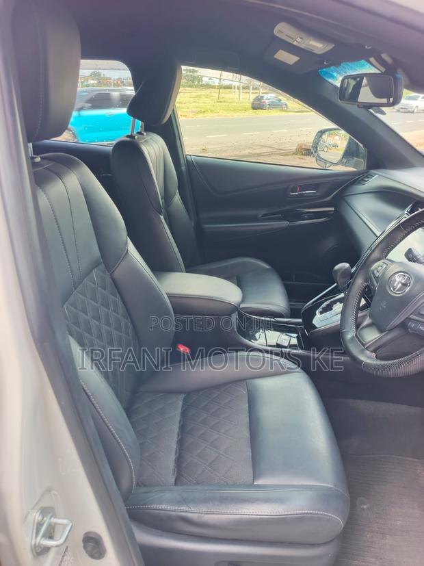 Toyota Harrier 2.0 2019 White