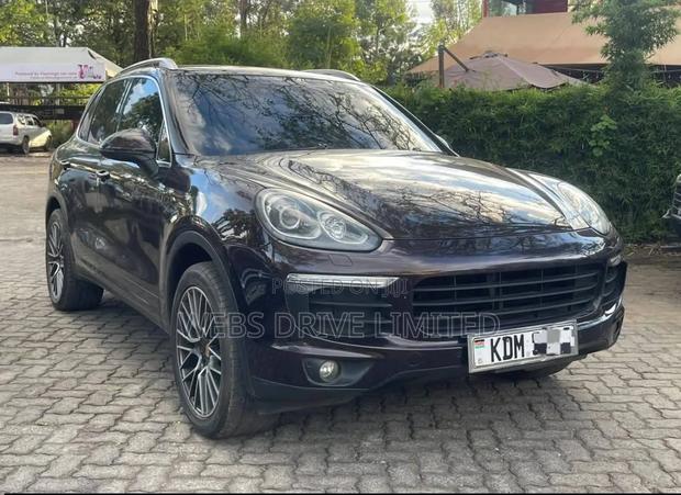 Porsche Cayenne Base AWD 2016 Maroon