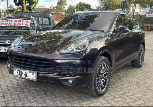 Porsche Cayenne Base AWD 2016 Maroon