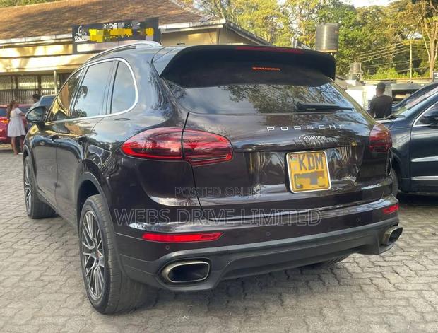 Porsche Cayenne Base AWD 2016 Maroon