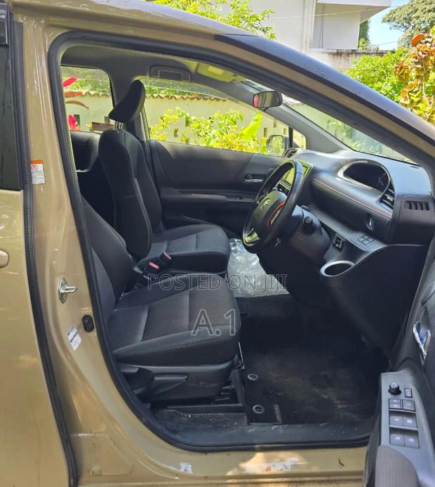 Toyota Sienta 1.5 Hybrid FWD (6-seater) 2019 Beige