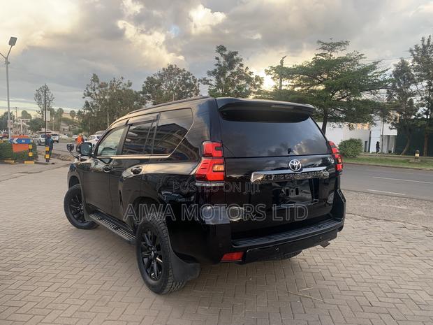 Toyota Land Cruiser Prado 2.8 2022 Black