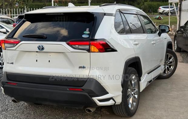 Toyota RAV4 Hybrid 2019 White
