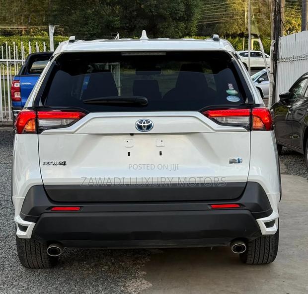 Toyota RAV4 Hybrid 2019 White