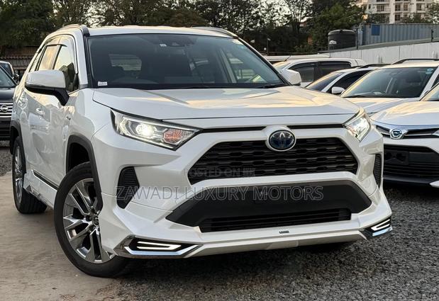 Toyota RAV4 Hybrid 2019 White