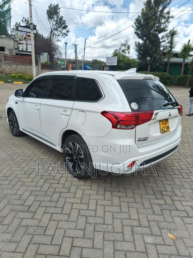 Mitsubishi Outlander 2016 White