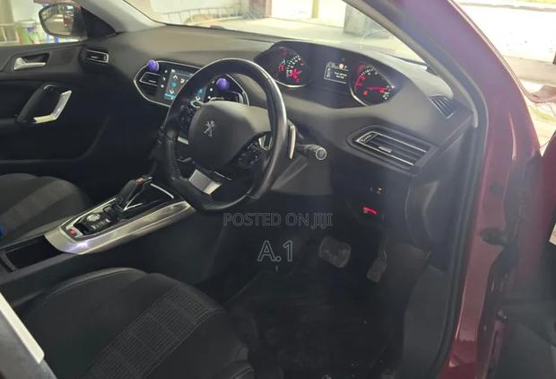 Peugeot 308 2019 Red
