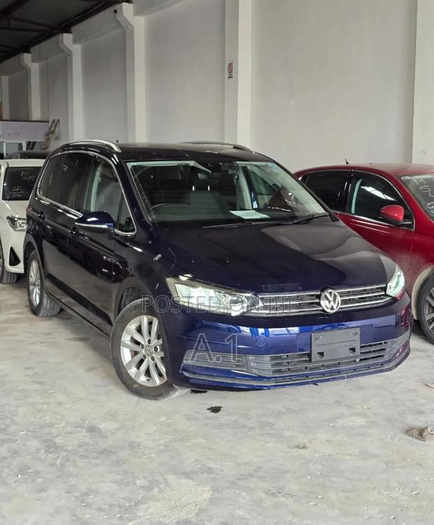Volkswagen Touran 2019 Blue