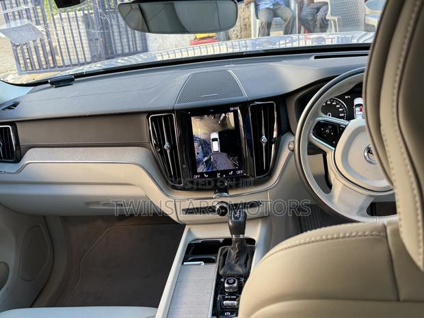 Volvo XC60 T5 Inscription AWD 2019 Gray